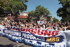 Ribuan Massa Long March Dukung MBG di Tulungagung, Plt Bupati: Program Nasional Harus Dikawal Bersama