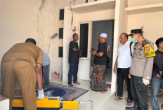 Geger! Pria Meninggal Dunia di Teras Kos Tikung, Polres Lamongan Gelar Olah TKP 