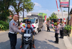 Polres Lamongan Bagikan 2.000 Bendera Merah Putih di 27 Titik Sambut HUT Ke-81 kemerdekaan RI 