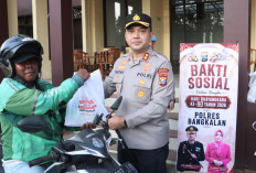 Jaga Soliditas Kemitraaan Kawal Kamtibmas, Polres Bangkalan Gelar Baksos Bagikan Paket Sembako kepada Ojol