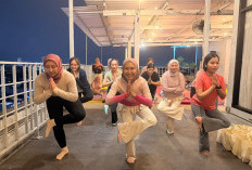 MaxOne Hotel Dharmahusada Surabaya Gelar Sunset Yoga Bersama Ladang Lima