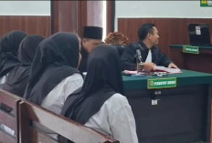 Komplotan Pencuri Emas Rp233 Juta Pacar Keling Jalani Sidang Tuntutan di PN Surabaya