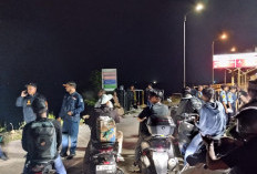 Tak Kebagian Tiket Arus Balik, Puluhan Calon Penumpang Kapal di Bawean Tunda Keberangkatan