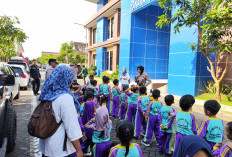 Edukasi Tertib Lalu Lintas, Satbinmas Polresta Sidoarjo Sambut Hangat Kunjungan Siswa TK