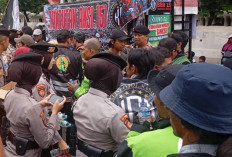 Cara Polwan Polda Metro Jaya Hadapi Pengunjuk Rasa