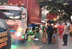 Gagal Nyalip, Pemotor Asal Jakarta Selatan Tewas Terlindas Trailer di Sukorejo Pasuruan