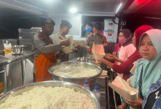 Polda Jatim Kerahkan Kendaraan Dapur Lapangan dan Water Treatment, Pasok Makanan dan Air Bersih Pengungsi NTT