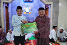 Safari Ramadan, Plt Wali Kota Madiun Salat Tarawih dan Salurkan Hibah di Masjid