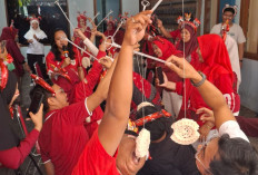 Semarak HUT Ke-81 RI, Kantah ATR/BPN Tulungagung Upacara Pakai Baju Adat, Lanjut Lomba Tradisional