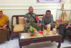 Bhabinkamtibmas Lidah Wetan Sambangi SMPN 28 Surabaya, Pererat Silaturahmi Pasca-Lebaran