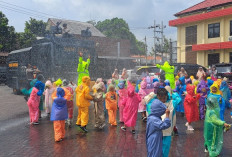 Keseruan Polsanak di Mapolres Pasuruan Mengenal Boneka Si Bonel hingga Siraman Watercannon
