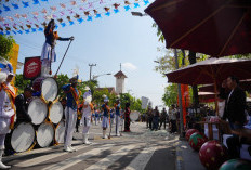Parade Military Drum Band Meriahkan Hari Jadi Ke-108 Kota Madiun, Ribuan Warga Padati Jalan Pahlawan