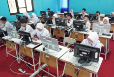 Hari Pertama TKA SMP di Surabaya Lancar, Siswa Kelas Lain Tetap Belajar