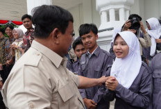 Pelajar Jawa Barat Sampaikan Dukungan ke Presiden Prabowo dalam Kunjungan Istana