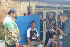 Jemput Bola, Dispendukcapil Jombang Datangi Warga Disabilitas di Pelosok Desa