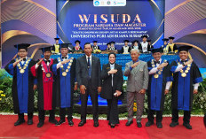 Hadiri Wisuda Univeritas Adi Buana Surabaya, Wamendiktisaintek Tekankan Pentingnya Guru Inovatif