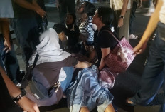Pasutri Pengendara Stylo Standing Usai Tabrak Gran Max di Jalan Tunjungan