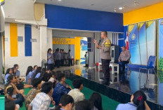 Hadir di MPLS SMA YPPI-II, Kapolsek Simokerto Edukasi Pelajar Bahaya Narkoba hingga Bullying