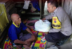 Bhabinkamtibmas Desa Bubulan Salurkan Bantuan Sembako kepada Warga Kurang Mampu