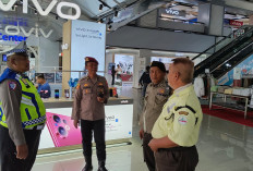 Jaga Kenyamanan Libur Nataru, Polsek Wonocolo Intensifkan Patroli di Plaza Marina