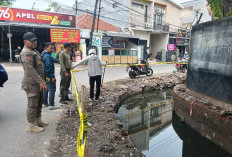  Satpol PP Line Dipasang di Bantaran Sungai, Antisipasi Insiden Mobil Masuk Sungai Kalijudan