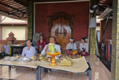 Pura Kertha Bumi Bhayangkara Gelar Ibadah Suci Tilem