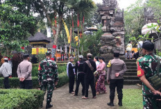 Kolaborasi TNI dan Polri Amankan Piodalan di Pura Mandara Giri Semeru Agung Lumajang