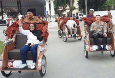 Bupati Situbondo dan Wakil Ketua GSN Jajal Becak Listrik Bantuan Presiden Prabowo