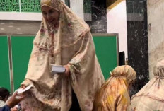 Viral Salat Tarawih di Gresik Dapat Amplop Berisi Uang, Ternyata Pemilik Masjid Pengusaha Batu Bara