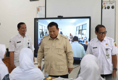 Perbaiki Kualitas Pendidikan, Presiden Prabowo Targetkan Tambah Papan Interaktif Digital ke Sekolah-sekolah