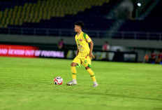 Gelandang Muda Persebaya Ichsas Baihaqi Apresiasi Kerja Keras Pemain Persebaya