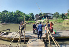 Penumpang Perahu Jatuh ke Sungai saat Menyeberang di Wringinanom Gresik, Satu Motor Tenggelam