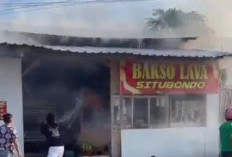 Diduga Korsleting Magic Com, Warung Bakso di Situbondo Terbakar