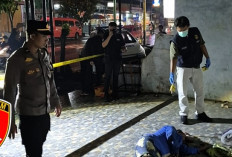 Kapolsek Gurah Pimpin Evakuasi Jenazah Tunawisma di Simpang Tiga Kantor Pos