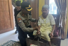 Wujud Kepedulian Sosial, Polsek Taman Berbagi Sembako untuk Warga