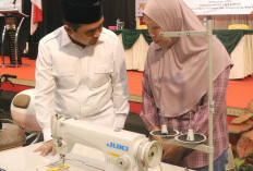 Wali Kota Pasuruan Serahkan Bantuan Pemberdayaan untuk Dorong Penerima Manfaat Naik Kelas