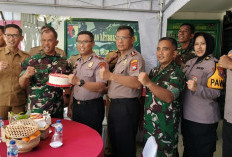 Kapolsek Rungkut Beri Kejutan HUT Ke-81 TNI, Harap Sinergitas Tiga Pilar Kian Solid