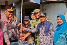 Polsek Bangil Bersama Tiga Pilar Ajak Warga Pasuruan Pasang Bendera Merah Putih Serentak