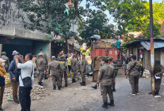 Kembalikan Fungsi Jalan dan Saluran, Pasar Tumpah Selatan DTC Wonokromo Ditertibkan