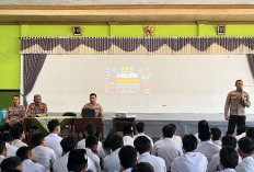 Polisi Edukasi Pelajar SMA Wachid Hasyim 2 Bahaya Radikalisme