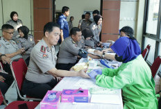 Hari Jadi Ke-75 Humas Polri, Polda Jatim Bersama Wartawan Gelar Donor Darah