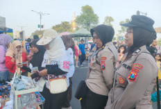 Wujud Pelayanan Humanis, Polwan Polresta Sidoarjo Siaga di Tengah Keramaian Warga
