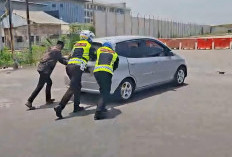 Respons Cepat Polantas Gresik Bantu Pemudik Mogok di Sembayat, Arus Lalu Lintas Kembali Lancar