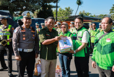 Sentuhan Hangat HUT Bhayangkara ke-80: Satlantas Polres Jember Rangkul Puluhan Driver Ojol Lewat Bakti Sosial
