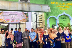 Sebar Berkah di Rumah Ibadah, Bunda PAUD Kelurahan Kapasan Bagikan Ratusan Takjil