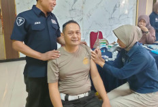 Jaga Kondisi Fisik Tetap Prima, 250 Personel Polres Ngawi Disuntik Vaksin Influenza