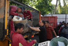 Revolusi Kebersihan Surabaya, Eri Cahyadi Larang Gerobak Parkir di TPS dan Ancam Sanksi Truk Sampah Nakal