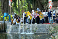  15 Ribu Bibit Ikan Ditebar di Lumajang, Dewi Natalia Dorong Kelestarian Rowosumo
