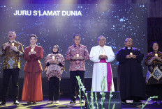 Ribuan Umat Kristiani Rayakan Natal di Balai Kota Surabaya