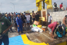 Rem Blong, Mobil Pikap Sarat Muatan Terjun ke Laut di Pelabuhan Jangkar Situbondo